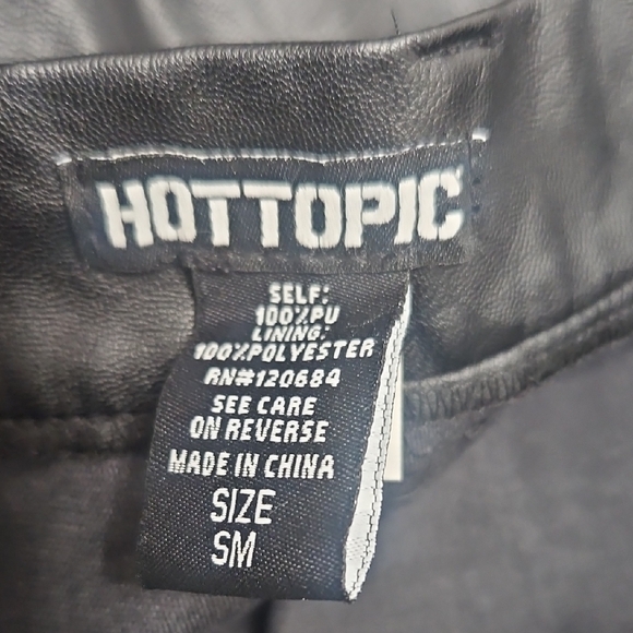 Hot Topic Black Skater Skirt with Ring Accent - Picture 3 of 3